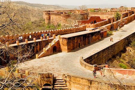 simsearch:625-00806392,k - Vue grand angle sur un groupe de personnes marchant, Jaigarh Fort, Jaipur, Rajasthan, Inde Photographie de stock - Premium Libres de Droits, Code: 625-00805341
