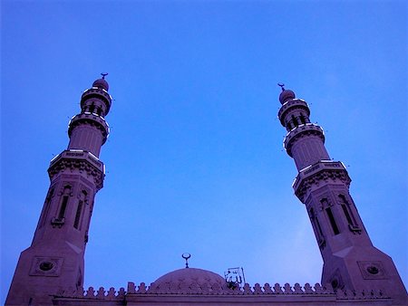 simsearch:630-03482581,k - Low angle view of a mosque Fotografie stock - Premium Royalty-Free, Codice: 625-00805360