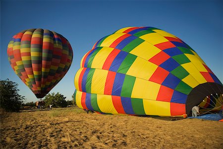 simsearch:625-00805994,k - Hot Air ballon Landung Stockbilder - Premium RF Lizenzfrei, Bildnummer: 625-00805404