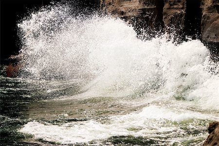 simsearch:625-00804353,k - Waves crashing against a rock, La Jolla reefs, San Diego Bay, California, USA Foto de stock - Sin royalties Premium, Código: 625-00805400