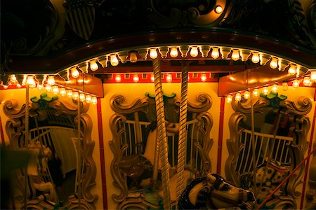 simsearch:625-00806318,k - Carousel in an amusement park at night, San Diego, California, USA Fotografie stock - Premium Royalty-Free, Codice: 625-00805537