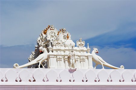 pushkar - Low angle view of a figurine on top of a temple, Pushkar, Rajasthan, India Foto de stock - Sin royalties Premium, Código: 625-00805562