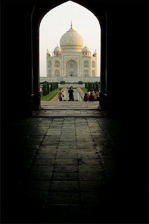 simsearch:625-01093095,k - Monument seen through an arch, Taj Mahal, Agra, Uttar Pradesh, India Foto de stock - Sin royalties Premium, Código: 625-00805581