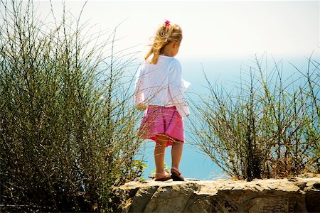 simsearch:625-00804929,k - Rear view of a girl standing on the waterfront, San Diego, California, USA Foto de stock - Sin royalties Premium, Código: 625-00805615