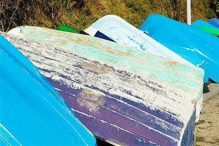 doca seca - Close-up of rowing boats upturned on the wall, Spain Foto de stock - Royalty Free Premium, Número: 625-00805724