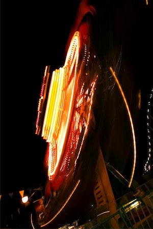 simsearch:625-00806318,k - Ride in an amusement park at night, San Diego, California, USA Fotografie stock - Premium Royalty-Free, Codice: 625-00805807