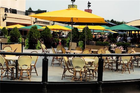 Meubles dans un café en plein air, McCormick Tribune Plaza, Millennium Park, Chicago, Illinois, USA Photographie de stock - Premium Libres de Droits, Code: 625-00805936