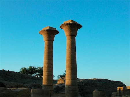simsearch:625-00806113,k - Low angle view of two columns, Temples Of Karnak, Luxor, Egypt Stock Photo - Premium Royalty-Free, Code: 625-00805939