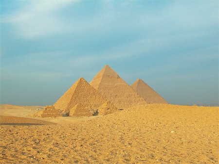 Pyramids on a landscape, Giza Pyramids, Giza, Cairo, Egypt Foto de stock - Royalty Free Premium, Número: 625-00805998