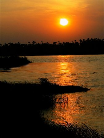 simsearch:625-01098291,k - Sunset over a river Stock Photo - Premium Royalty-Free, Code: 625-00806097