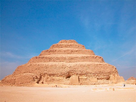 simsearch:625-02928195,k - Pyramide dans un paysage aride, étape pyramide de Zoser, Saqqarah, Égypte Photographie de stock - Premium Libres de Droits, Code: 625-00806142