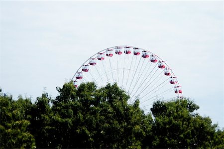 simsearch:625-00806318,k - Low angle view of a ferris wheel, Navy Pier Park, Chicago, Illinois USA Fotografie stock - Premium Royalty-Free, Codice: 625-00806377