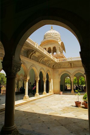 simsearch:625-00806438,k - Columns in the courtyard of a museum, Government Central Museum Jaipur, Rajasthan, India Foto de stock - Sin royalties Premium, Código: 625-00806436