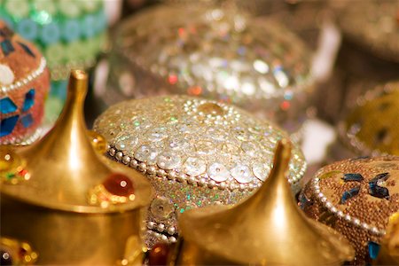 simsearch:625-00804370,k - Gros plan des boîtes métalliques décoratives, Jaisalmer, Rajasthan, Inde Photographie de stock - Premium Libres de Droits, Code: 625-00806439