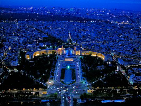 Vue aérienne d'une ville à la nuit tombante, Paris, France Photographie de stock - Premium Libres de Droits, Code: 625-00806483