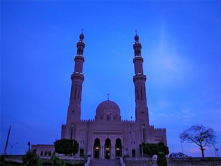 simsearch:630-03482581,k - Low angle view of a mosque Fotografie stock - Premium Royalty-Free, Codice: 625-00806491