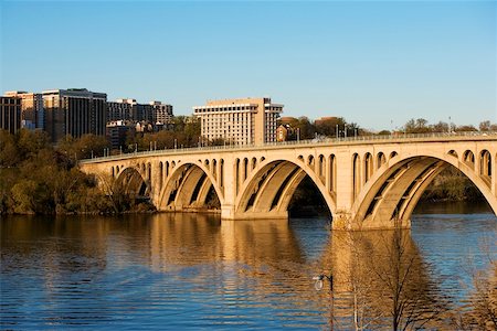 simsearch:625-01095210,k - Key Bridge traversant la rivière Potomac, à Washington DC, USA Photographie de stock - Premium Libres de Droits, Code: 625-00806589