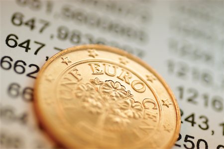 simsearch:625-00801062,k - Nahaufnahme der Eurocent-Münze auf Finanzkennzahlen Stockbilder - Premium RF Lizenzfrei, Bildnummer: 625-00800936