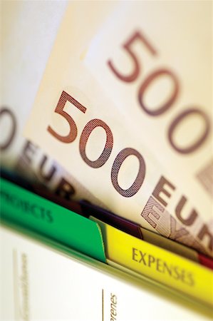 simsearch:625-00801062,k - Nahaufnahme eines Tagebuchs über fünfhundert-Euro-Banknoten Stockbilder - Premium RF Lizenzfrei, Bildnummer: 625-00801001