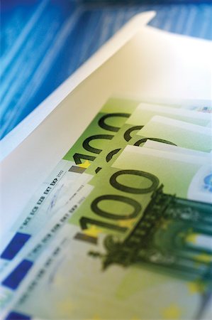 simsearch:625-00801062,k - Nahaufnahme der 100-Euro-Banknoten auf einem Umschlag Stockbilder - Premium RF Lizenzfrei, Bildnummer: 625-00801054