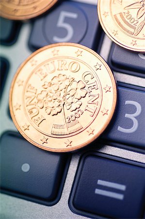 simsearch:614-00397698,k - Close-up of Eurocent coins on a calculator Foto de stock - Sin royalties Premium, Código: 625-00801059