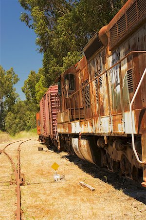 freight train - Abandoned freight train on railroad track Foto de stock - Sin royalties Premium, Código: 625-00801388