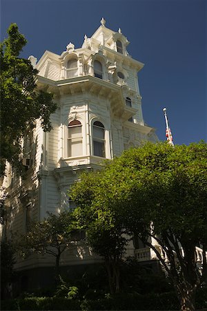 simsearch:625-00801693,k - Low angle view of a building Foto de stock - Sin royalties Premium, Código: 625-00801703