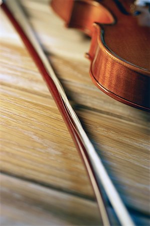 still life violin - Close-up of violin and violin bow Stock Photo - Premium Royalty-Free, Code: 625-00801794