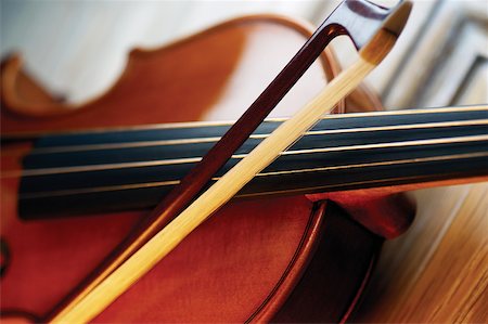 still life violin - Close-up of violin and violin bow Stock Photo - Premium Royalty-Free, Code: 625-00801796