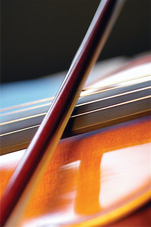 still life violin - Close-up of violin and violin bow Stock Photo - Premium Royalty-Free, Code: 625-00801805