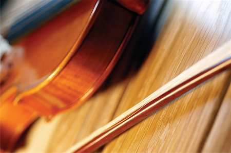 still life violin - Close-up of violin and violin bow on wooden table Stock Photo - Premium Royalty-Free, Code: 625-00801875