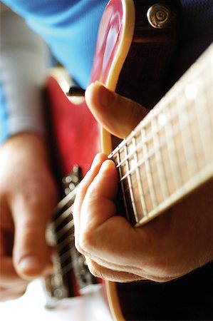 simsearch:625-00802645,k - Close-up of man playing acoustic guitar Fotografie stock - Premium Royalty-Free, Codice: 625-00801957