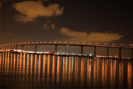 Vue panoramique d'un pont à la nuit, Coronado Bay Bridge, San Diego, Californie, USA Photographie de stock - Premium Libres de Droits, Code: 625-00802045