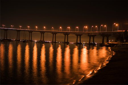 Vue panoramique d'un pont à la nuit, Coronado Bay Bridge, San Diego, Californie, USA Photographie de stock - Premium Libres de Droits, Code: 625-00802046