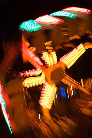 simsearch:625-00806318,k - Lights glowing on a carnival ride at night, California, USA Fotografie stock - Premium Royalty-Free, Codice: 625-00802040