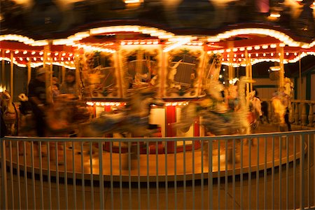 Gros plan d'un carrousel de nuit Photographie de stock - Premium Libres de Droits, Code: 625-00802042