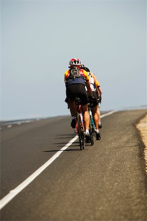 simsearch:625-00802074,k - Rear view of a group of people cycling Foto de stock - Sin royalties Premium, Código: 625-00802208