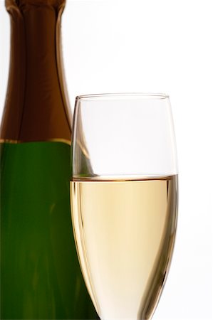 simsearch:625-00802353,k - Close-up of champagne in a champagne flute with a champagne bottle Foto de stock - Royalty Free Premium, Número: 625-00802386