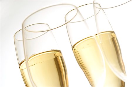 simsearch:625-00802353,k - Close-up of champagne in two champagne flutes with two wineglasses Foto de stock - Royalty Free Premium, Número: 625-00802398