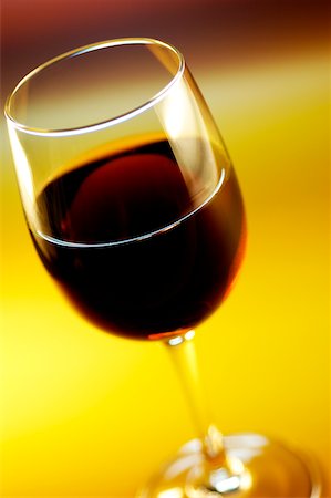 simsearch:695-05771718,k - Nahaufnahme des Weins in einem Glas Wein Stockbilder - Premium RF Lizenzfrei, Bildnummer: 625-00802432