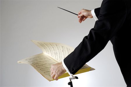 Milieu vue en coupe d'un chef d'orchestre, tenant un bâton Photographie de stock - Premium Libres de Droits, Code: 625-00802776