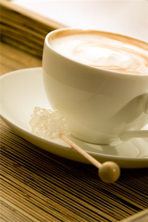 simsearch:625-01095569,k - Close-up of a cup of coffee with a candy Foto de stock - Sin royalties Premium, Código: 625-00802996