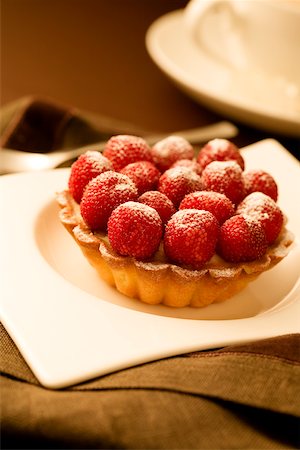 simsearch:630-03479951,k - Close-up of a raspberry tart Stock Photo - Premium Royalty-Free, Code: 625-00803001