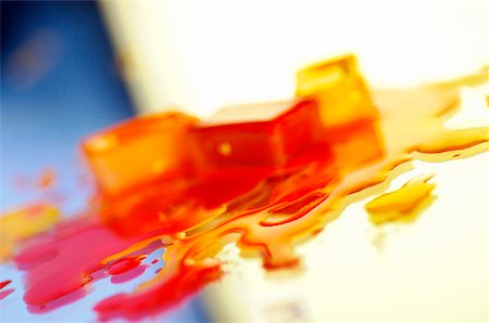simsearch:625-00836542,k - Close-up of watercolor paint cubes Stock Photo - Premium Royalty-Free, Code: 625-00836594