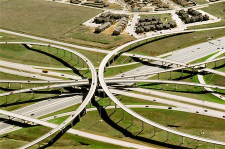 Aerial view of a highway clover leaf Foto de stock - Sin royalties Premium, Código: 625-00837507