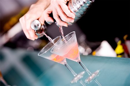 pouring cocktail shaker into glass - Close-up of a person's hand preparing a cocktail Stock Photo - Premium Royalty-Free, Code: 625-00837968