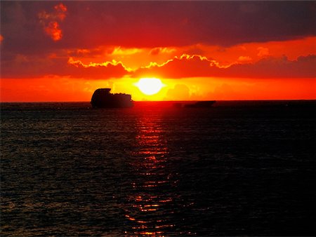 simsearch:625-00805213,k - Nuages au dessus de la mer au coucher du soleil Photographie de stock - Premium Libres de Droits, Code: 625-00848834