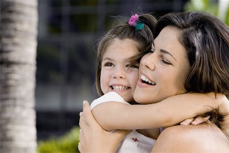 simsearch:625-00848874,k - Close-up of a mother hugging her daughter Foto de stock - Sin royalties Premium, Código: 625-00849063