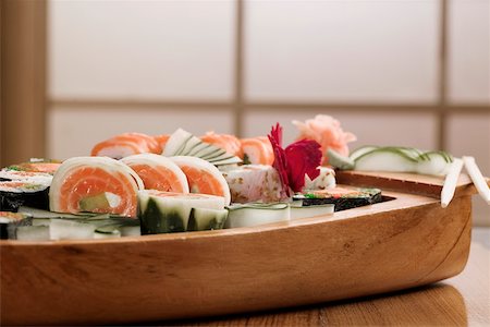 simsearch:693-06403356,k - Close-up of sushi in a platter Foto de stock - Sin royalties Premium, Código: 625-00849103