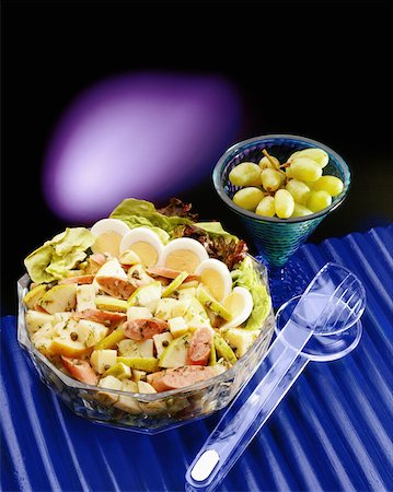 simsearch:625-00848877,k - High angle view of ensalada huevo in a bowl Stock Photo - Premium Royalty-Free, Code: 625-00849144